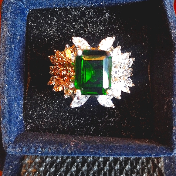 Vintage Synthetic Emerald & Cubic Zirconia 925 Silver Ring - Picture 12 of 12